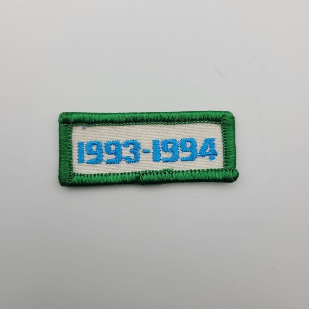 Girl Scout Badge Vintage Patch Brownie 1993 1994‎ Retro Troop Camp Cookies USA